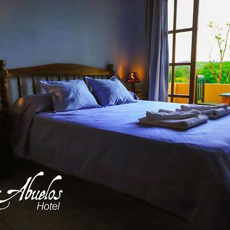 Hotel Los Abuelos เอลโซแบร์บิโอ ภายนอก รูปภาพ